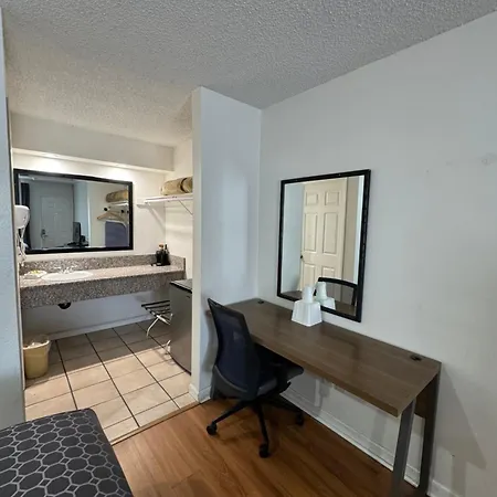 National Motel 2*
