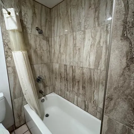 National Motel 2*