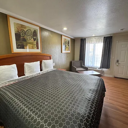 National Motel 2*