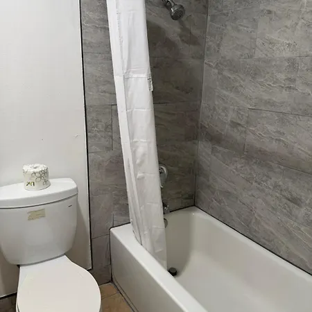 National Motel 2*